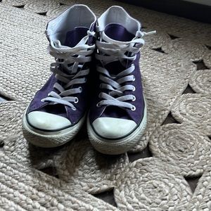 women’s 9 purple converse